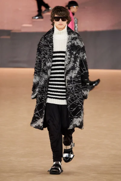 Look 50